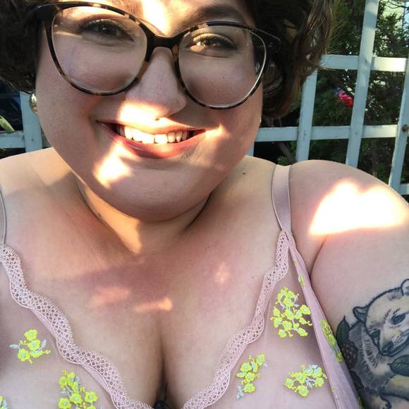 Meet your Posher, Chloé - Picture 1 of 1